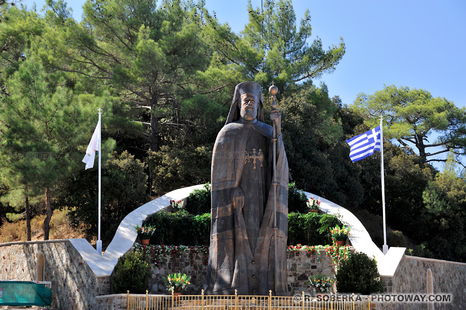 makarios statue