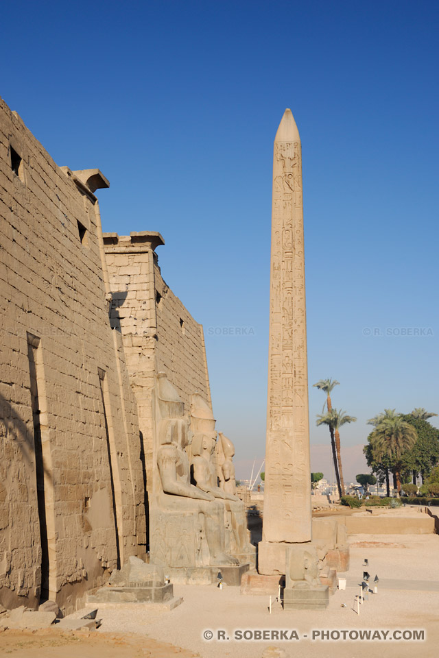 statues Ramses II Luxor