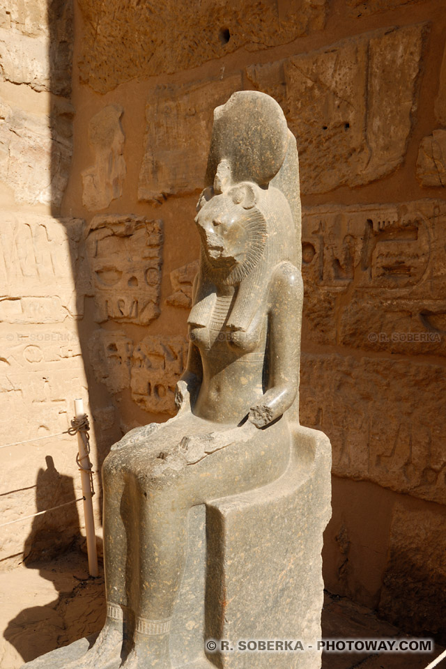 sekhmet statue