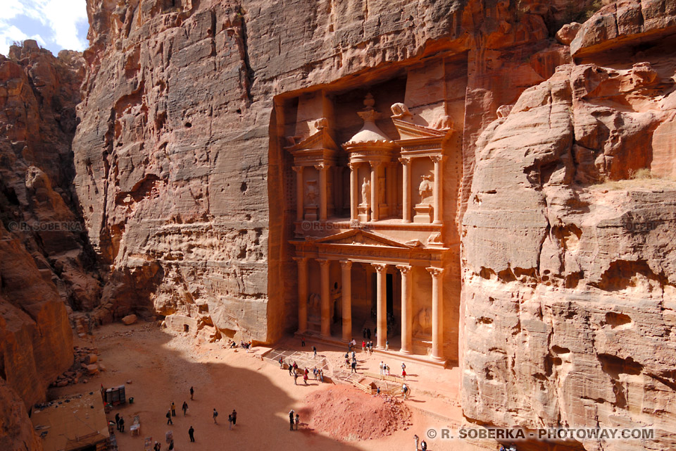 Petra Temple in Jordan : The Treasury