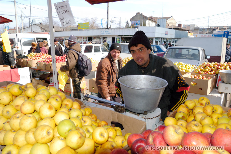 Apple Photos - Seasonal Fruit Market in Ploiesti, Romania