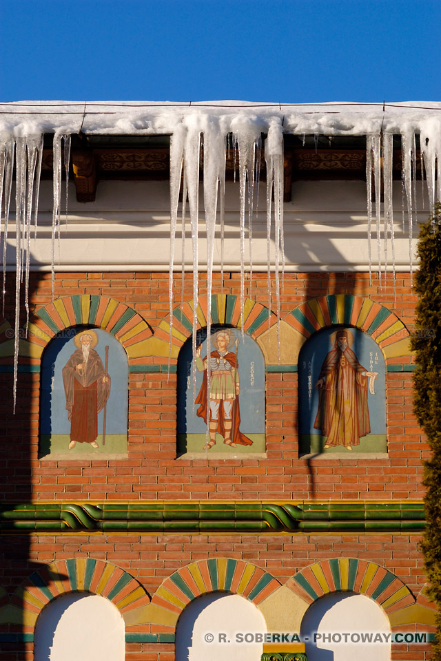 Ice Stalactites Photo - Stunning Ice Formations in Sinaia Romania