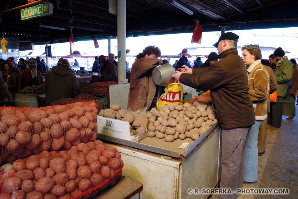 Potatos Photos - Market in Ploiesti, Romania