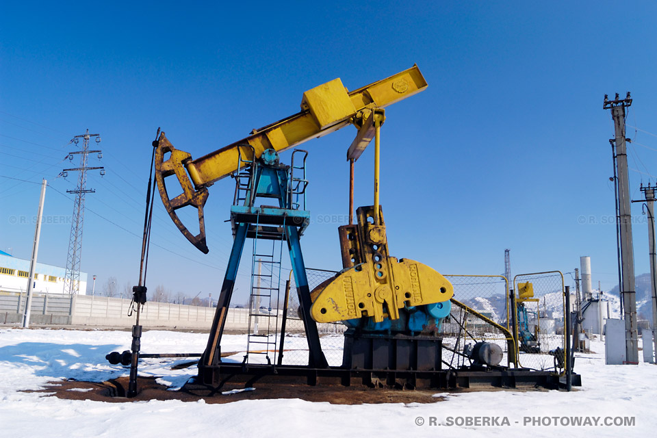 Pump jack & Oil derrick photos, images, oil extraction in Romania