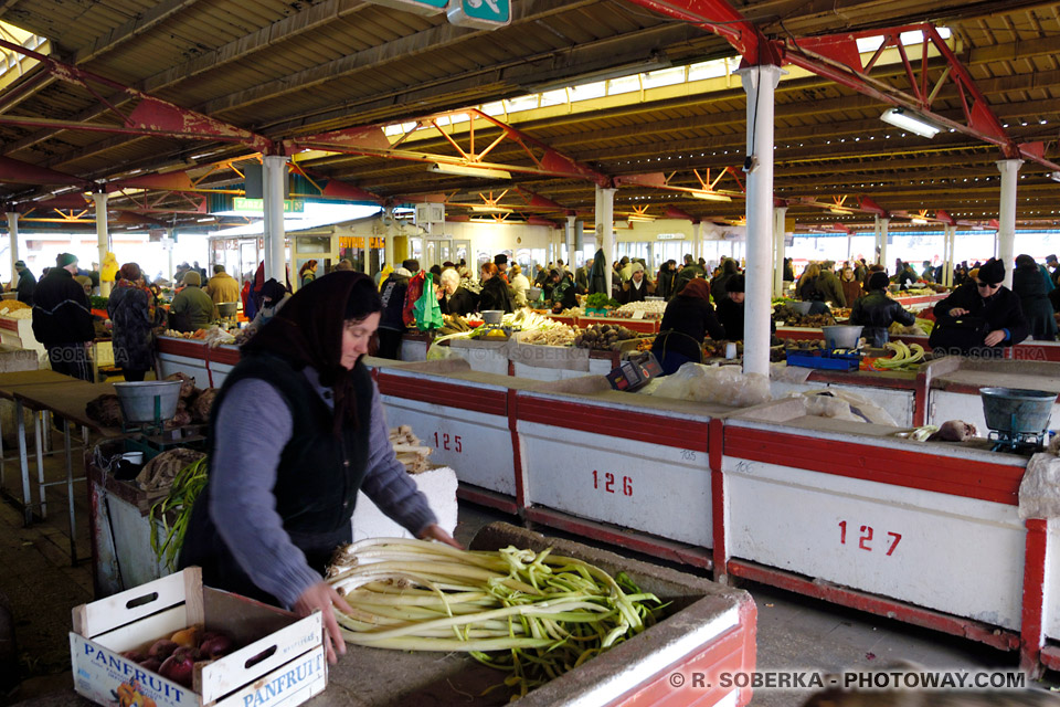 Vegetables Photos - Market in Ploiesti, Romania