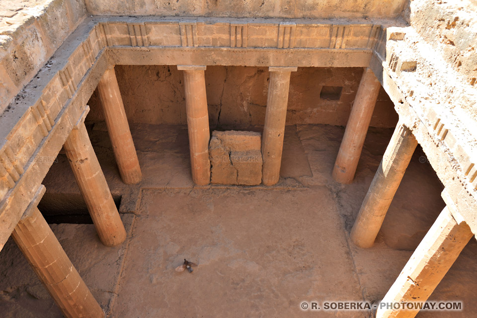 Mausolée et colonnes à Paphos - Chypre