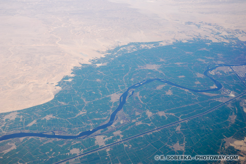 Vue aérienne du Nil en Égypte