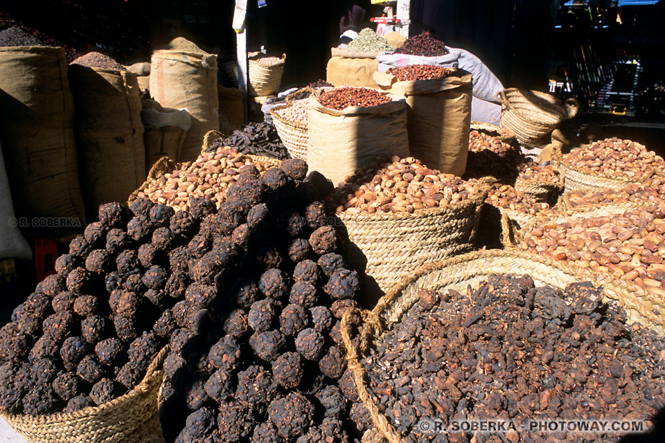 épices et dattes au marché de Louxor