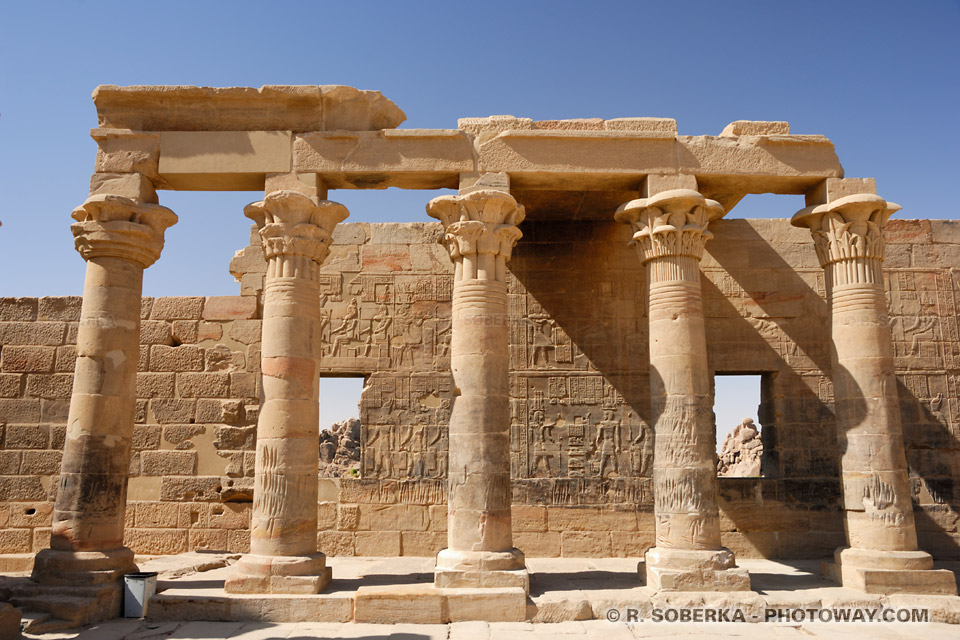 Colonnes du pavillon de Nectanebo I