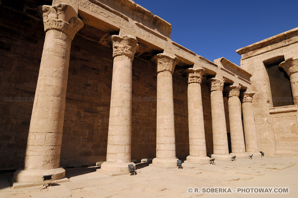 Colonnes de la cour