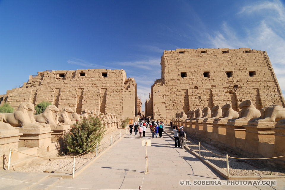 dromos du temple de Karnak en Égypte