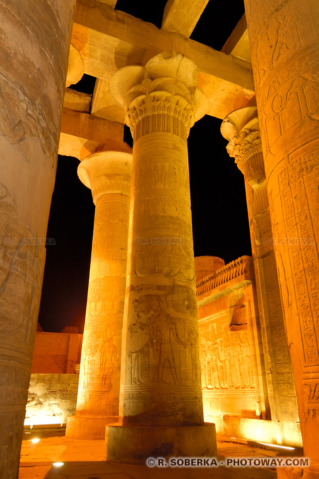 Colonnes de Kom Ombo la nuit