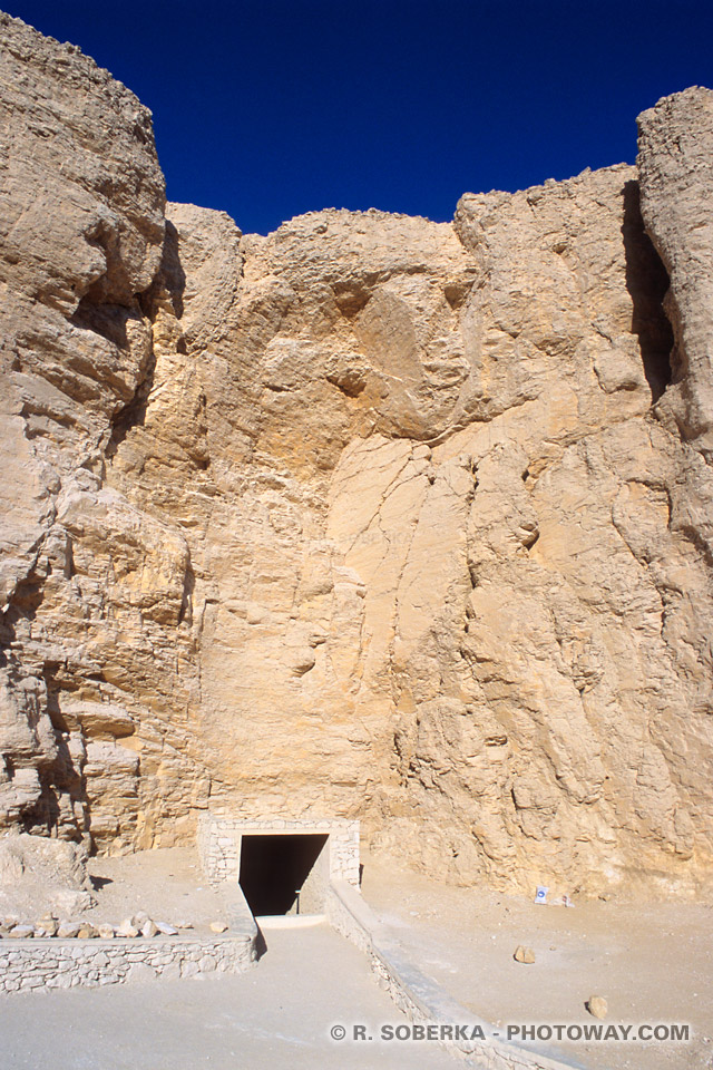 entrée de tombe dans la Vallée des Rois